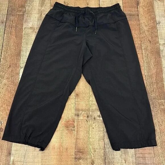Lululemon Black Wide Leg Cropped Pants - Picture 1 of 8
